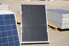 太陽能板主要靠什麽光發電？